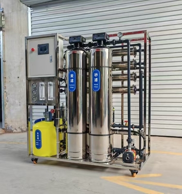 acheter 380V50HZ Voltage électrique Salinité de l'eau salée RO Plant pour la source d'énergie dans les milieux industriels online manufacture