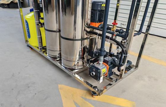 500L par heure de sortie Ro usine de traitement de l'eau avec un taux de purification de 99% et varie selon la consommation d'énergie du modèle